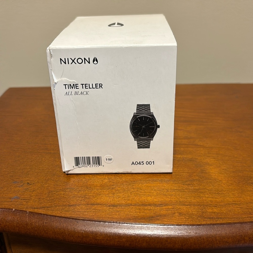Nixon watch